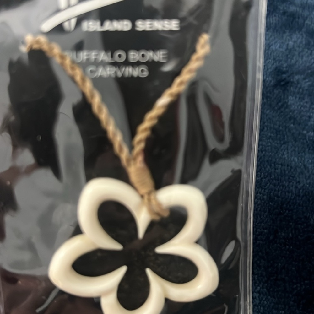 Buffalo bone necklace carving - Picture 3 of 3